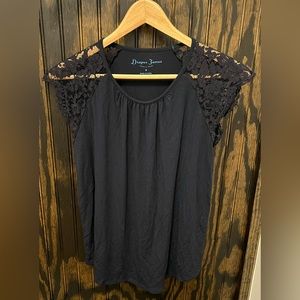 Draper James Navy Lace Sleeve Tee Size Small
